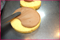 チョコクリームをぬろう！